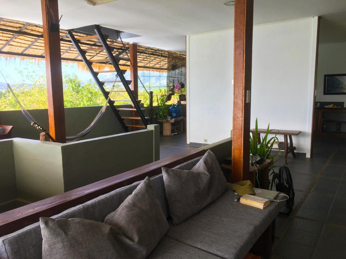 Merdeka House Maluk Bagian luar foto