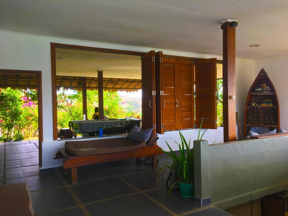 Merdeka House Maluk Bagian luar foto