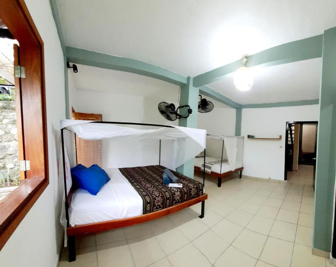 Merdeka House Maluk Bagian luar foto