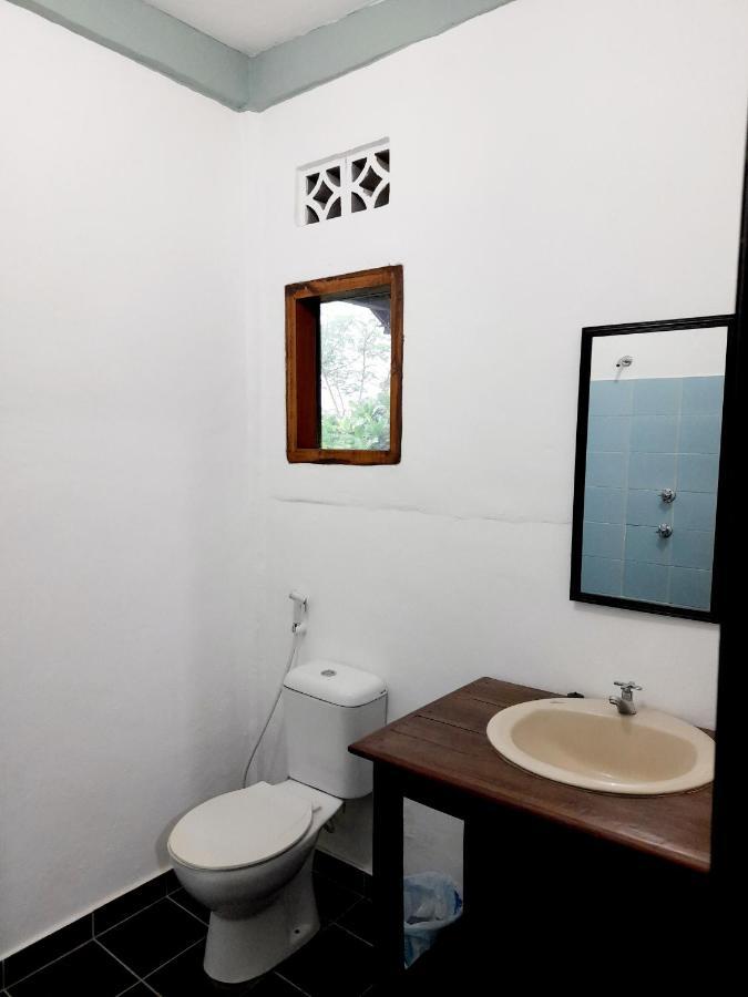 Merdeka House Maluk Bagian luar foto
