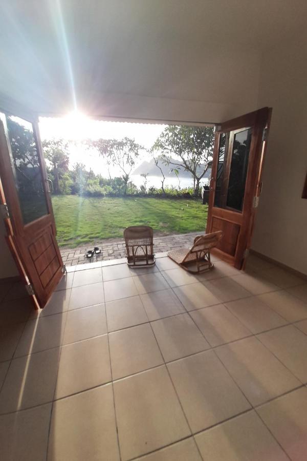 Merdeka House Maluk Bagian luar foto