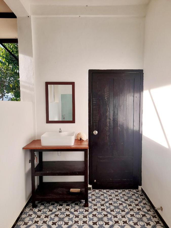 Merdeka House Maluk Bagian luar foto