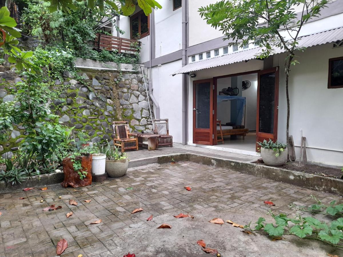 Merdeka House Maluk Bagian luar foto
