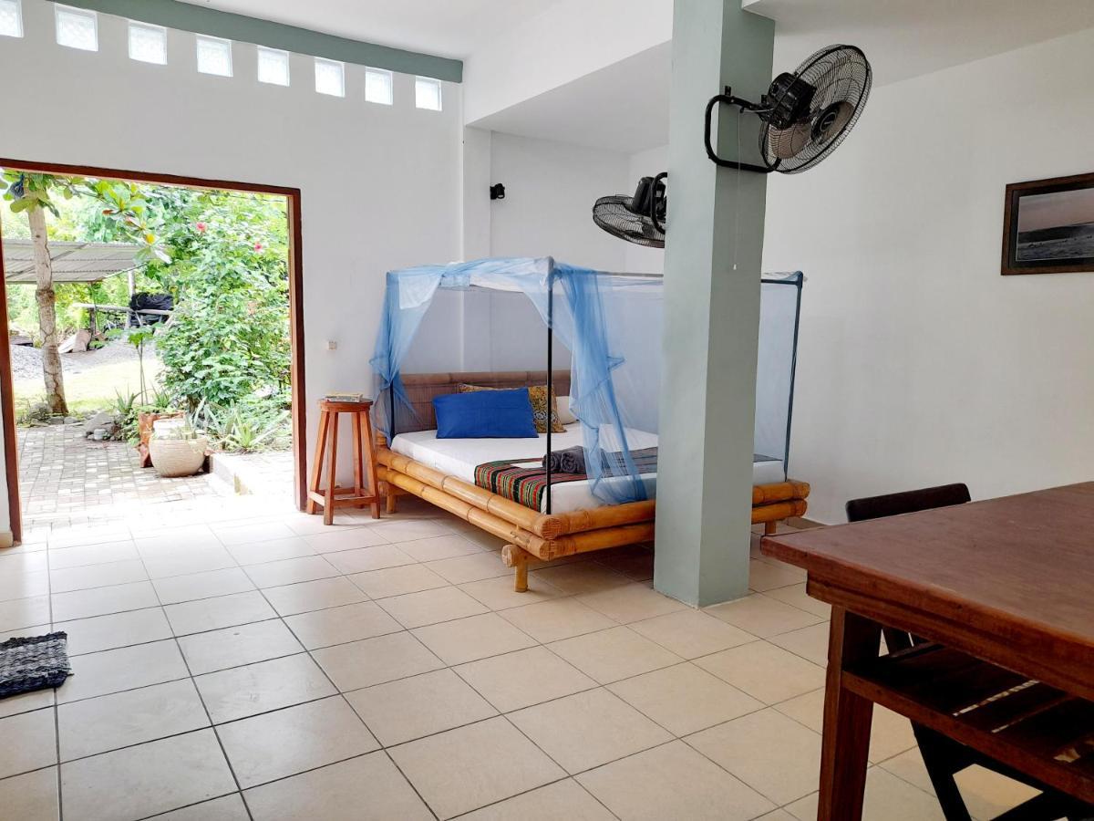 Merdeka House Maluk Bagian luar foto