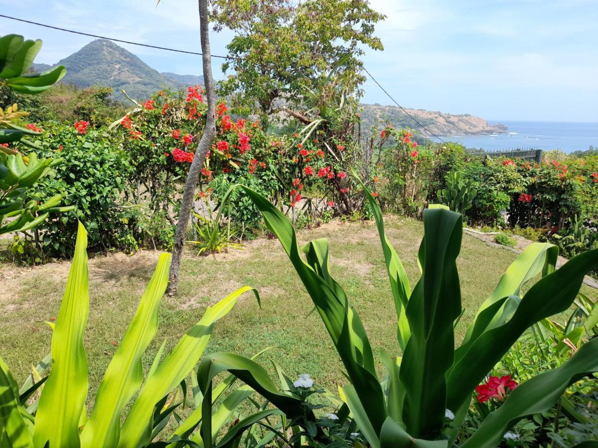 Merdeka House Maluk Bagian luar foto