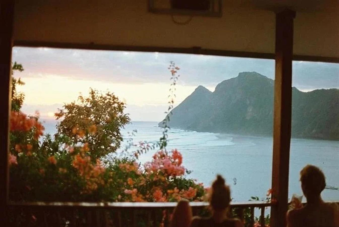 Merdeka House Maluk Bagian luar foto