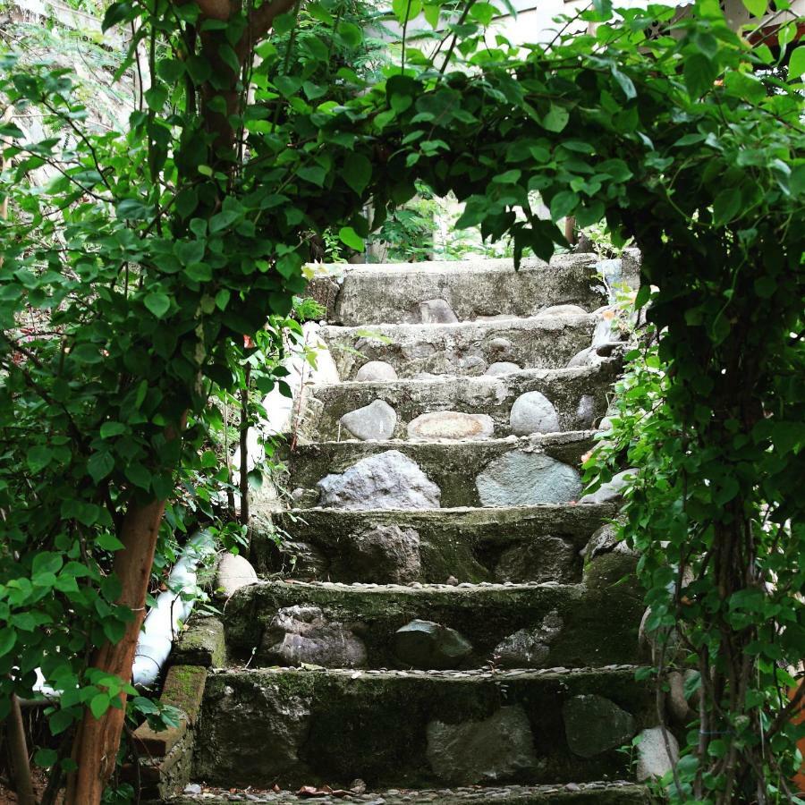 Merdeka House Maluk Bagian luar foto